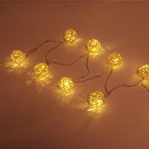 Гирлянда для дома  2м 10 ламп LED с насадками ШАР ПЛЕТЕНЫЙ БЕЛЫЙ d-5 см, прозрач.провод, IP-20 Теплый белый на батарейках 2АА